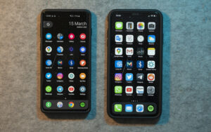 Android vs iPhone homescreen